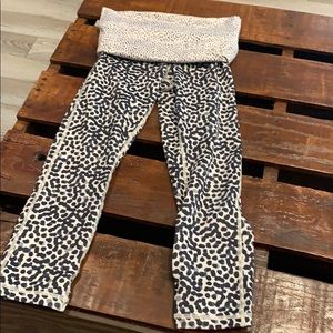 Lululemon crop leopard leggings